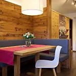 Gasthuis Gaestehaus Sinz 4*